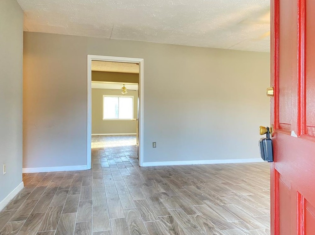 6 Little John Ln, Conroe, TX 77301