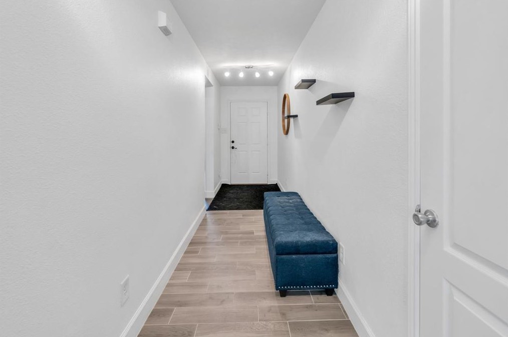 16623 Burnell Oaks Ln, Houston TX  77090-5241 exterior