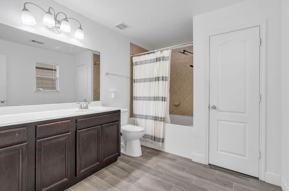 16623 Burnell Oaks Ln, Houston TX  77090-5241 exterior