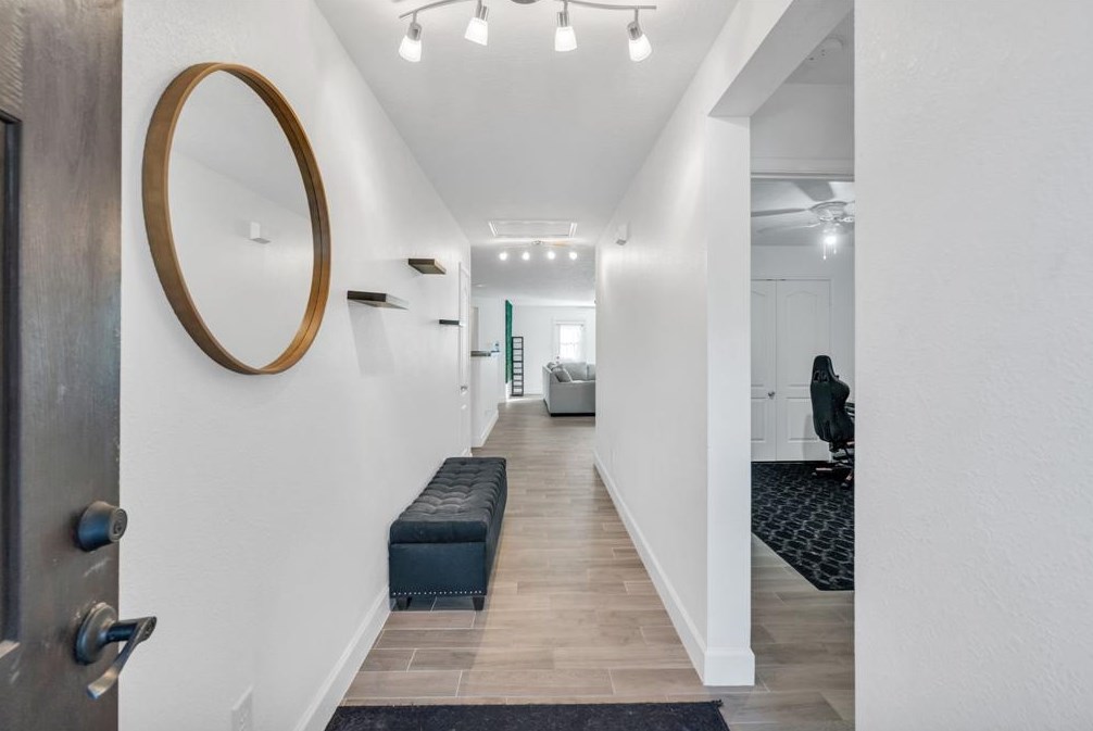 16623 Burnell Oaks Ln, Houston TX  77090-5242 exterior