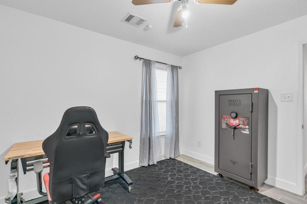 16623 Burnell Oaks Ln, Houston TX  77090-5241 exterior