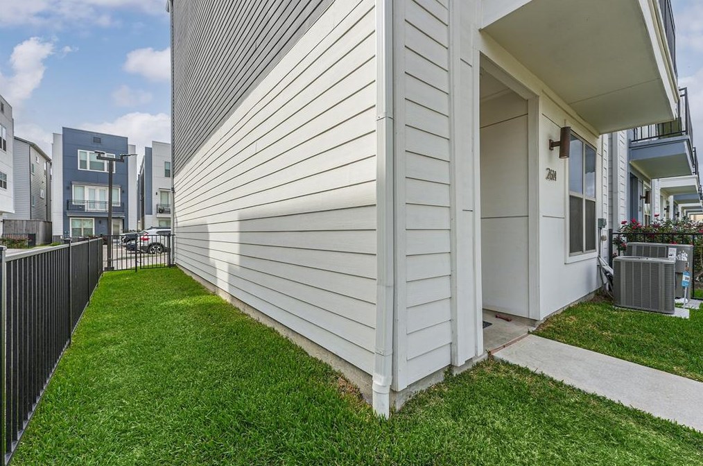 2614 Bastrop St, Houston TX  77004-1505 exterior