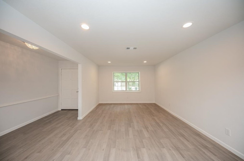 6042 Warm Springs Rd, Houston TX  77035-2330 exterior