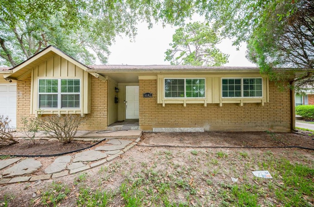 6042 Warm Springs Rd, Houston TX  77035-2330 exterior