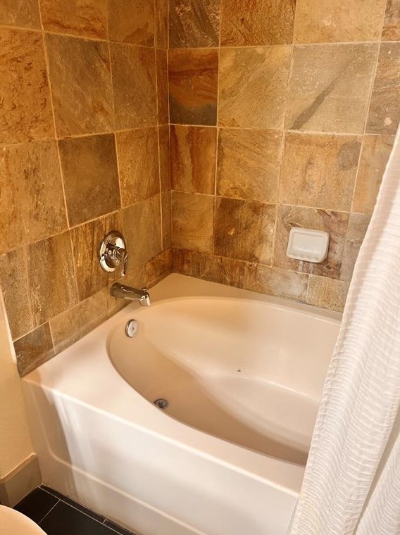 2400 Mccue Rd, Houston TX  77056-5106 exterior