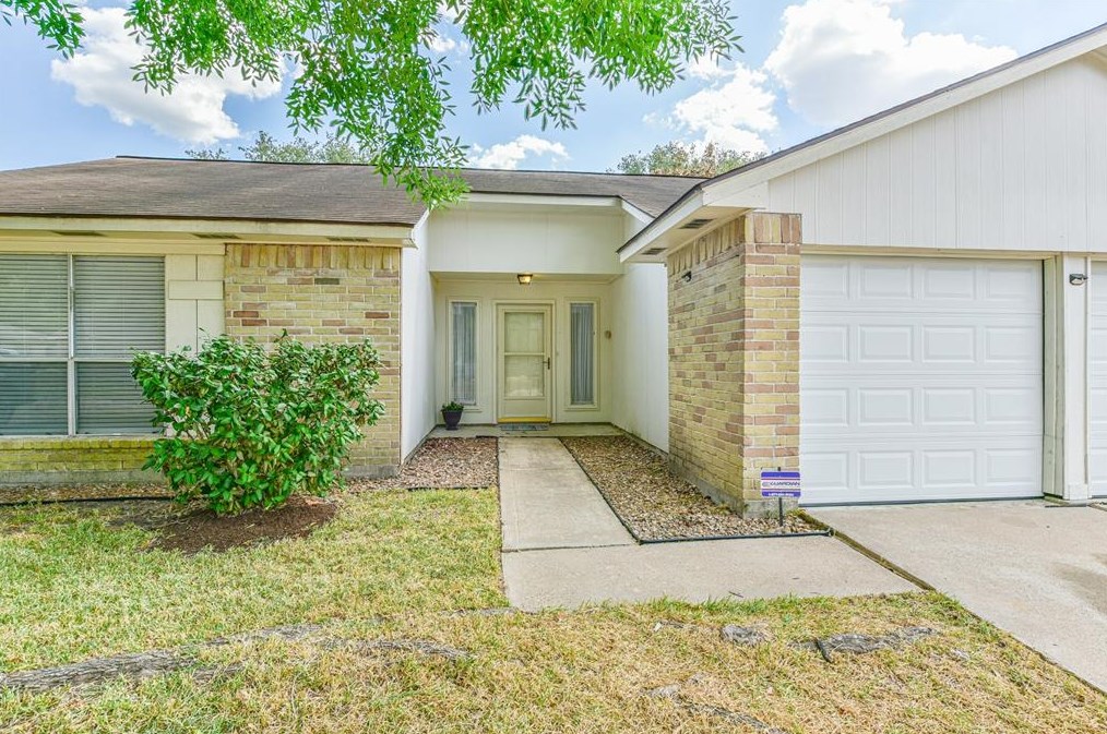 16735 Maplemont Dr, Houston, TX 77095