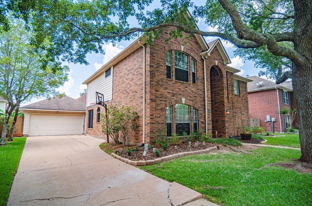1355 Deer Ridge Dr, League City, TX 77573