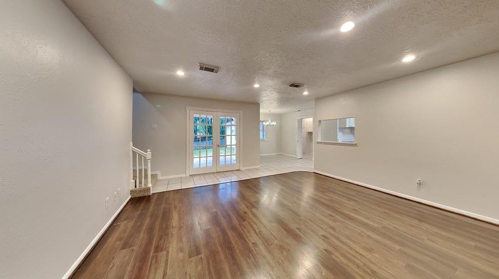 61 Wood Hollow Dr, Conroe, TX 77304