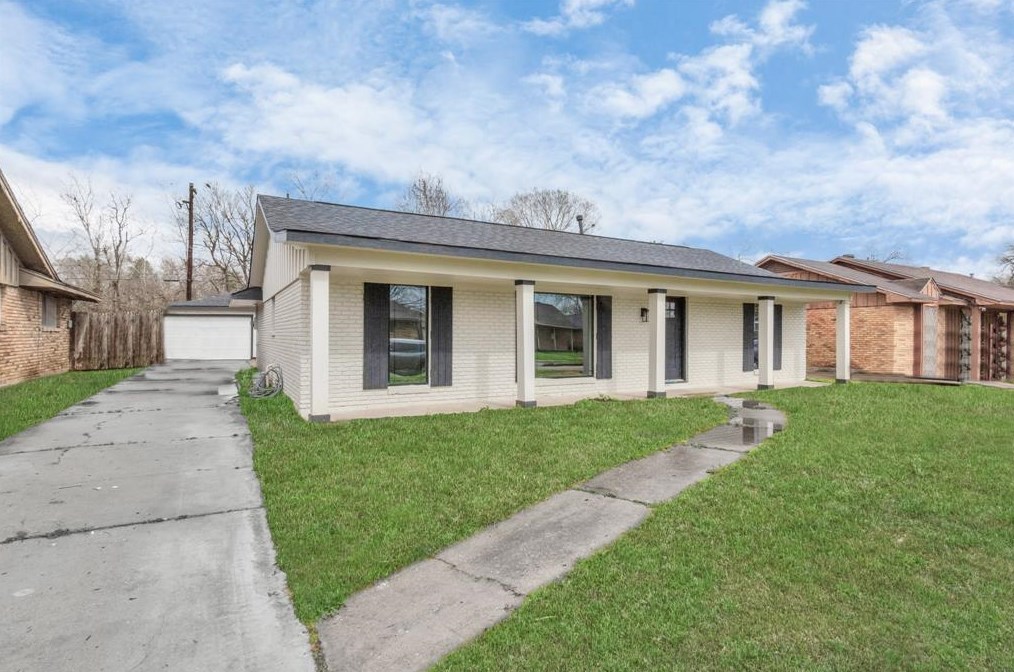 5006 Heatherbloom Dr, Houston, TX 77045