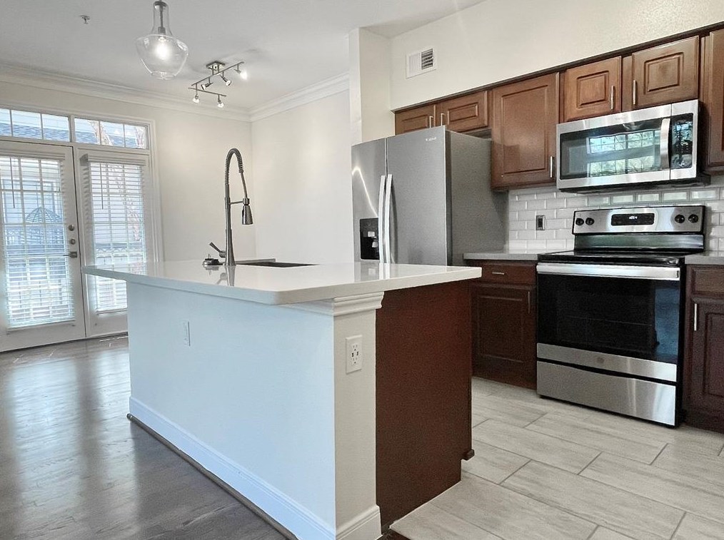 15200 Memorial Dr #1305b, Houston, TX 77079