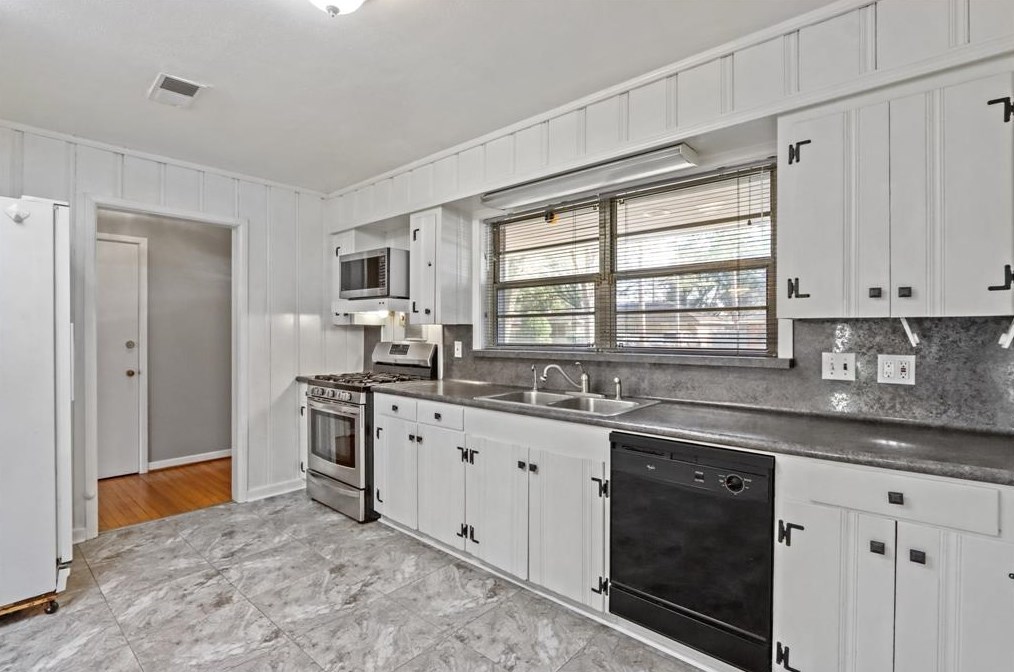 6010 Hornwood Dr, Houston TX  77081-4305 exterior