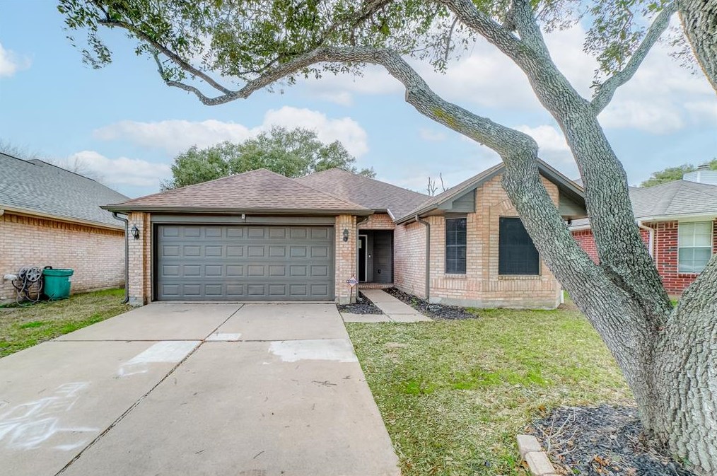 17006 Blue Mist Cir, Sugar Land, TX 77498