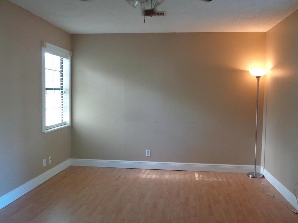 1208 N Rockisland St, Angleton, TX 77515