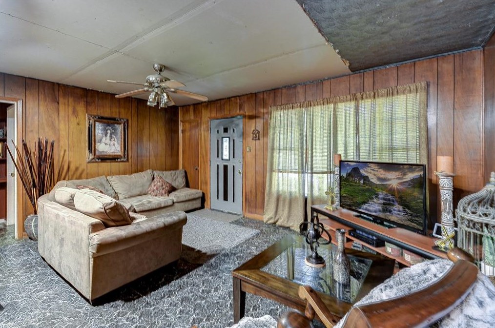 10617 Burman, Houston TX  77029-2649 exterior