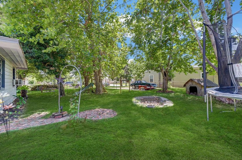 10617 Burman, Houston TX  77029-2649 exterior