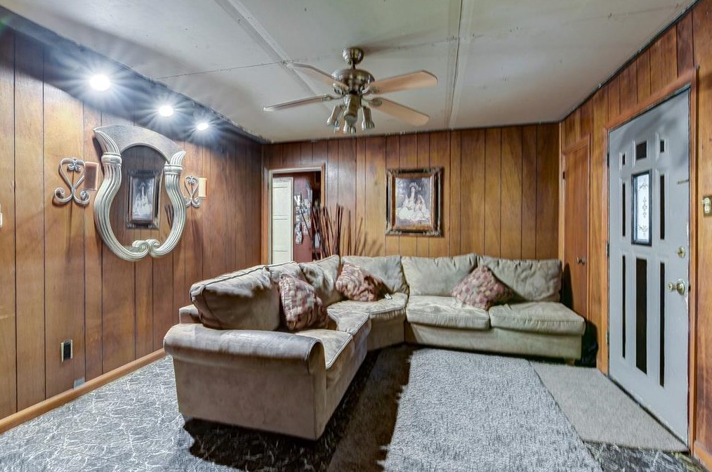 10617 Burman, Houston TX  77029-2649 exterior