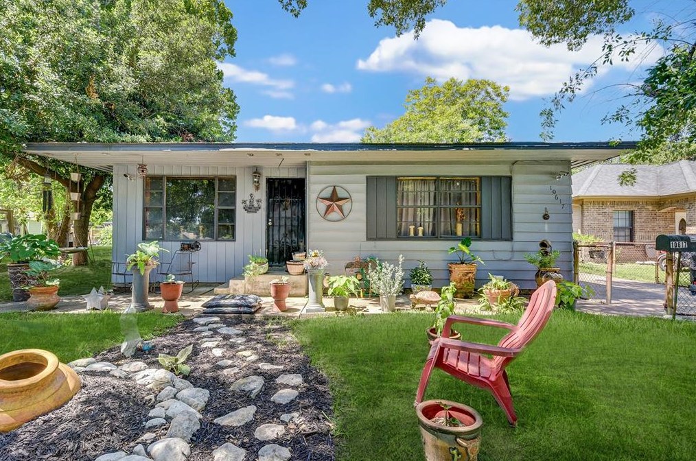 10617 Burman St, Houston, TX 77029-2655