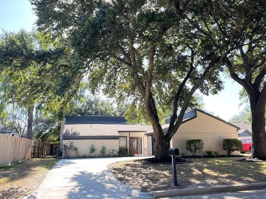 11710 Trudeau Dr, Houston, TX 77065-1037