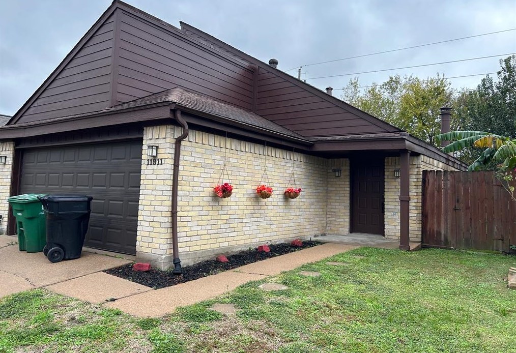 11911 N Fairhollow Ln, Houston, TX 77043
