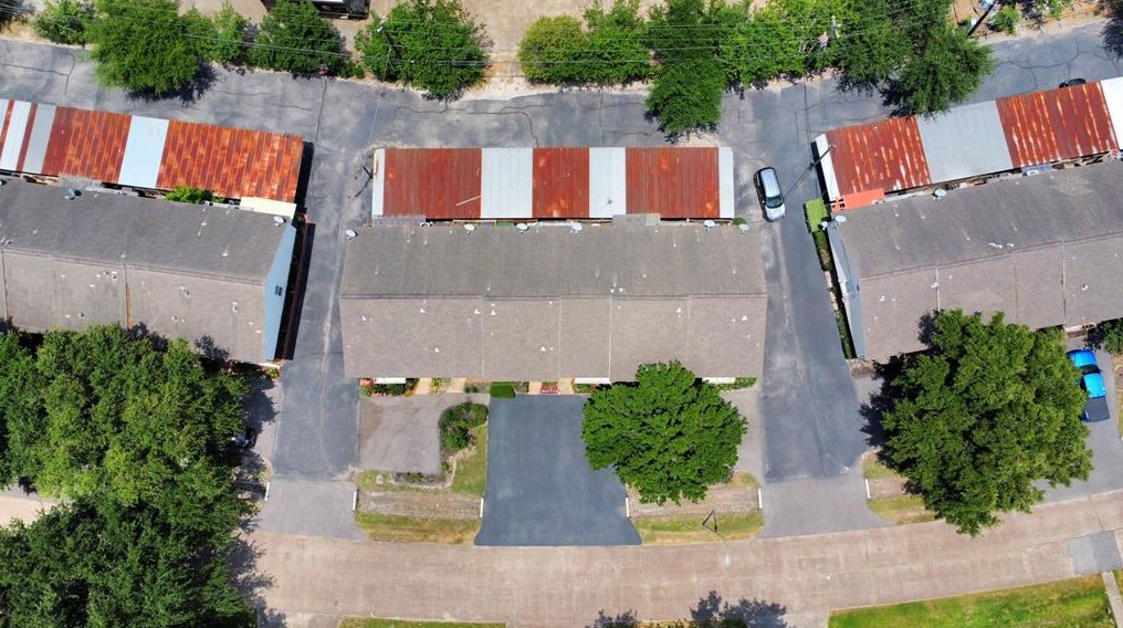 10632 Hazelhurst Dr, Houston TX  77043-3218 exterior