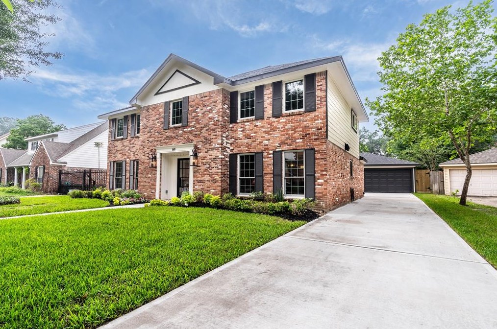 5055 Fallen Oaks Dr, Houston TX  77091-5210 exterior