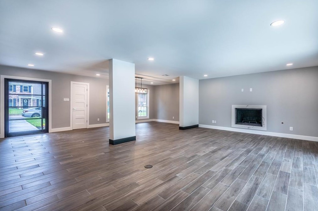 5055 Fallen Oaks Dr, Houston TX  77091-5210 exterior