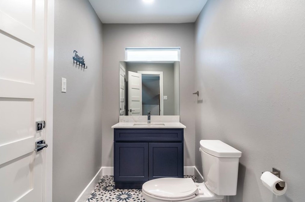 5055 Fallen Oaks Dr, Houston TX  77091-5210 exterior