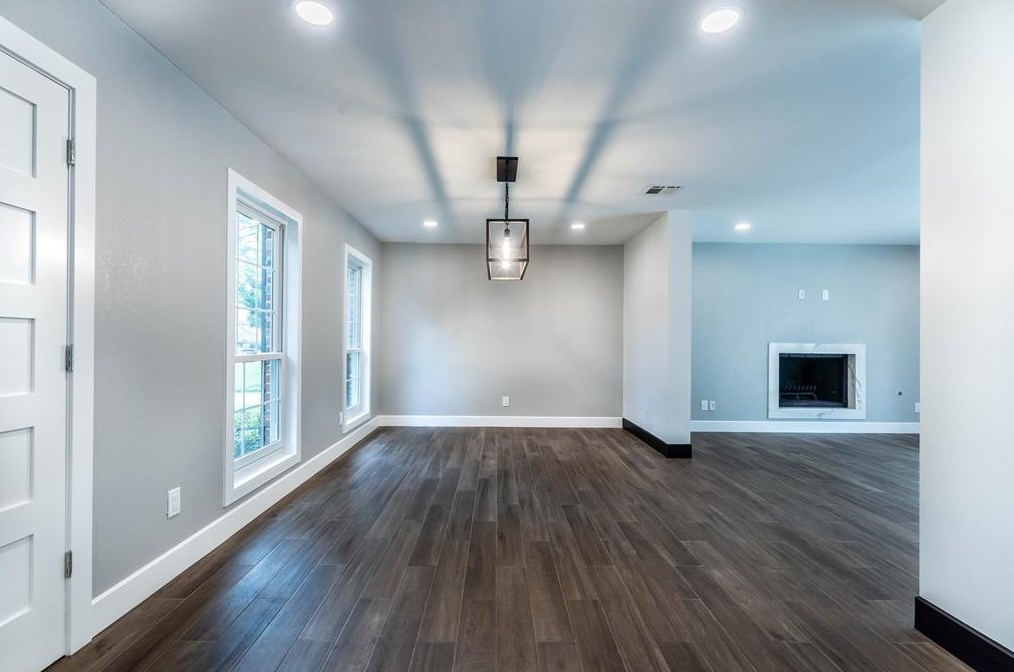 5055 Fallen Oaks Dr, Houston TX  77091-5210 exterior