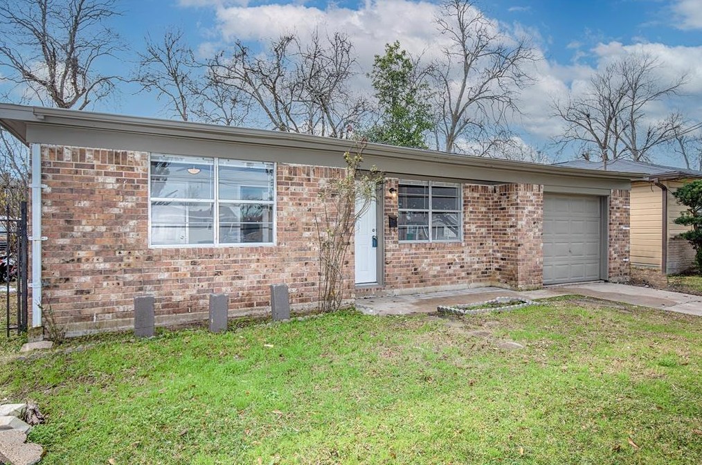 1817 Rosalee St, La Marque, TX 77568