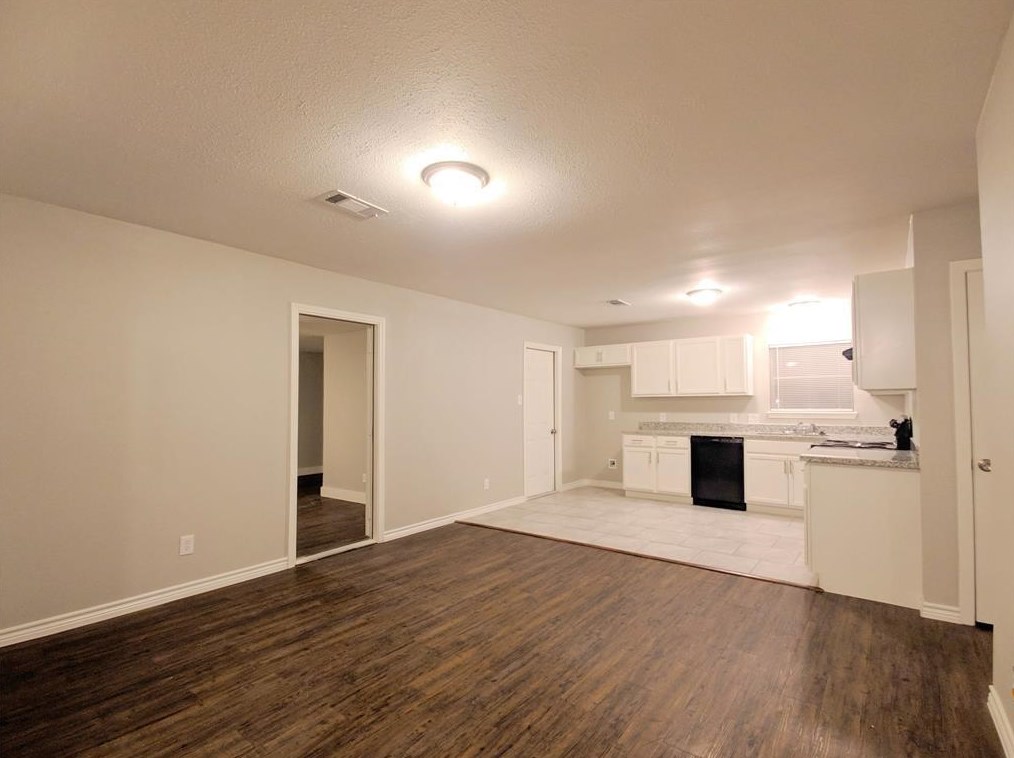 5843 Schevers St, Houston, TX 77033
