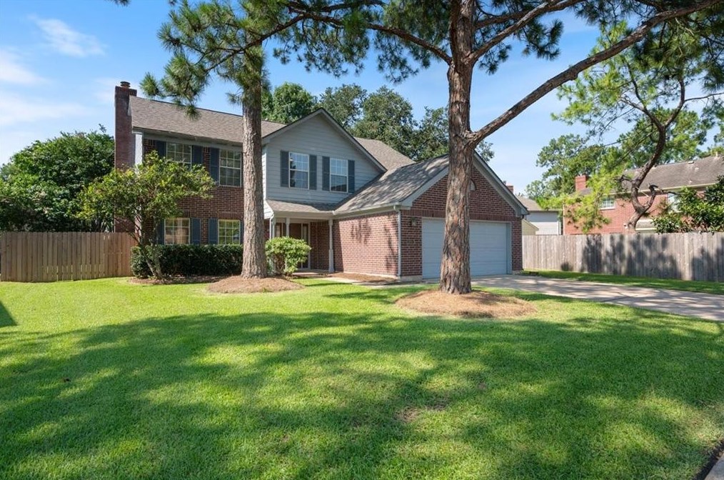 980 Grand Nugget Ln, Houston, TX 77062-2184
