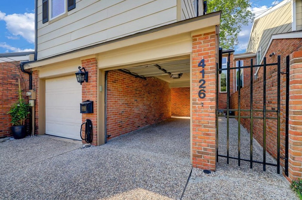 4126 Childress St, Houston, TX 77005-1012