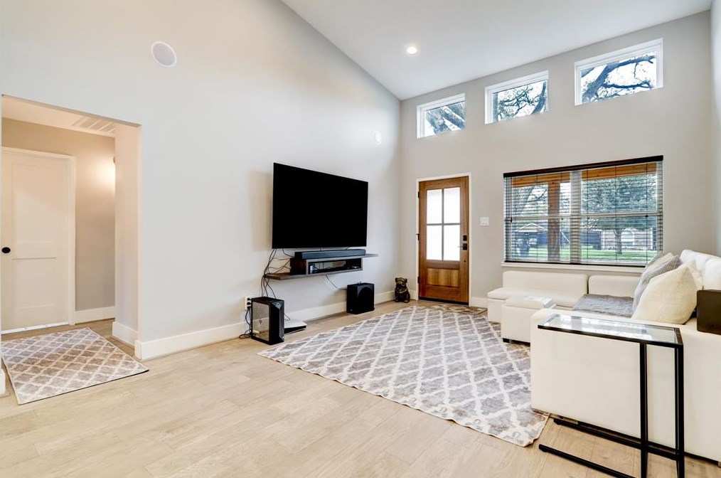 211 Woodard St, Houston, TX 77009