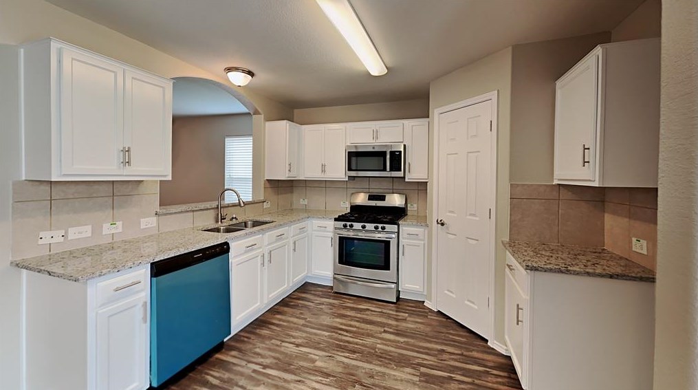 9607 Garrett Pine Ln, Houston, TX 77044-5664