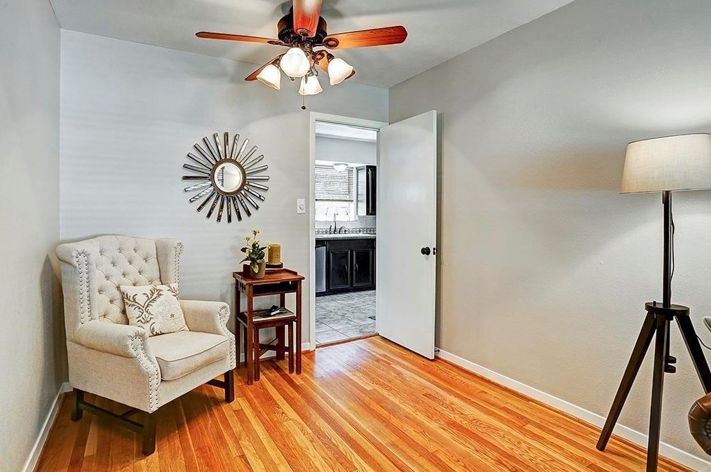 1233 Confederate Rd, Houston TX  77055-6306 exterior