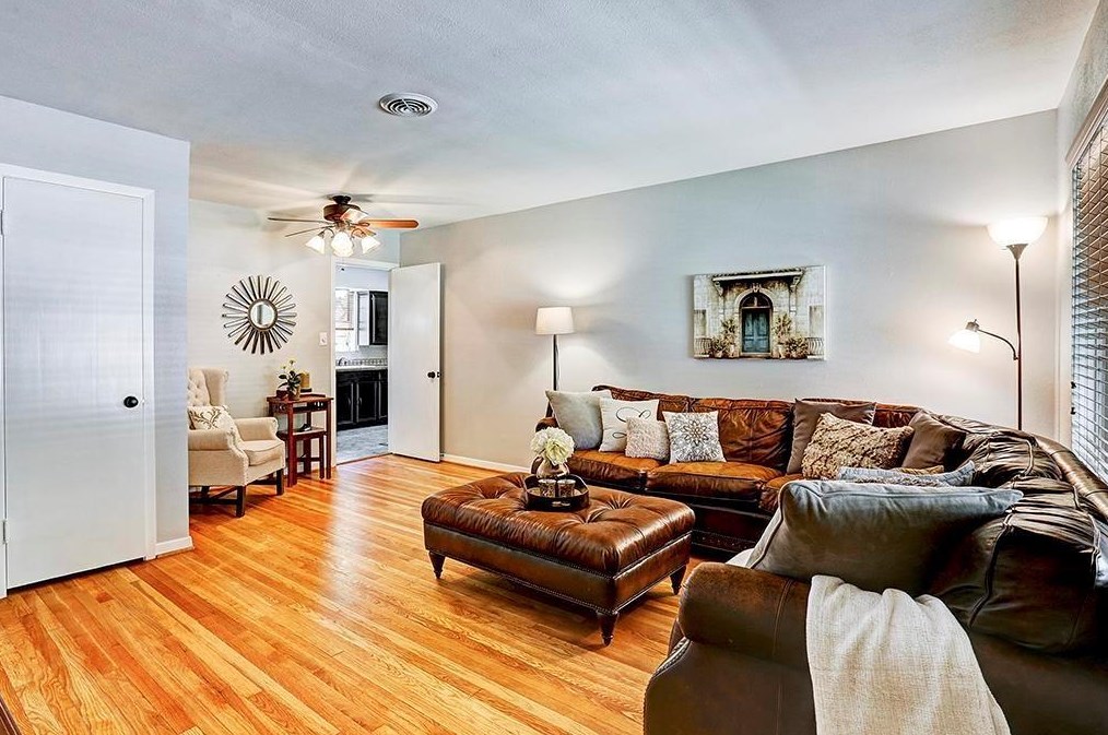 1233 Confederate Rd, Houston, TX 77055