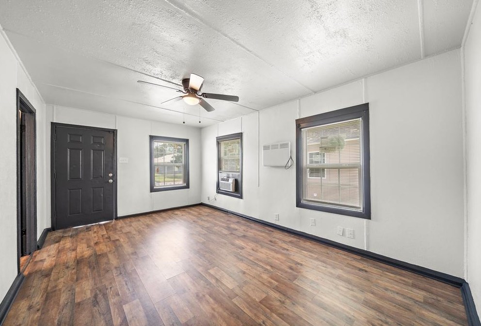 424 7th Ave N #12, Texas City, TX 77590
