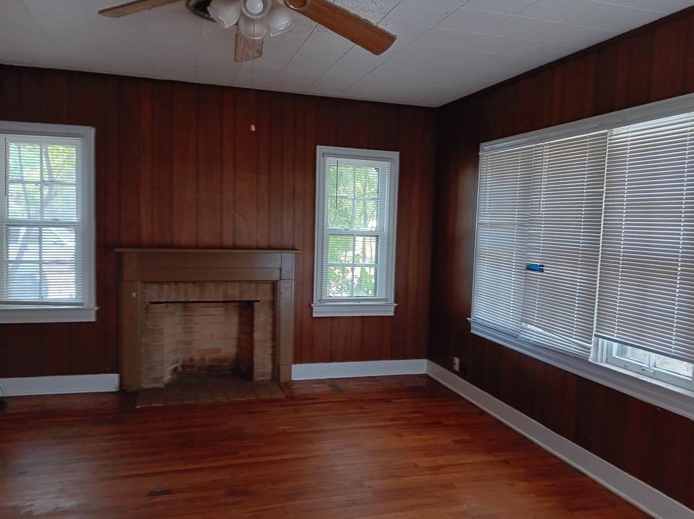 321 S Arcola St, Angleton, TX 77515