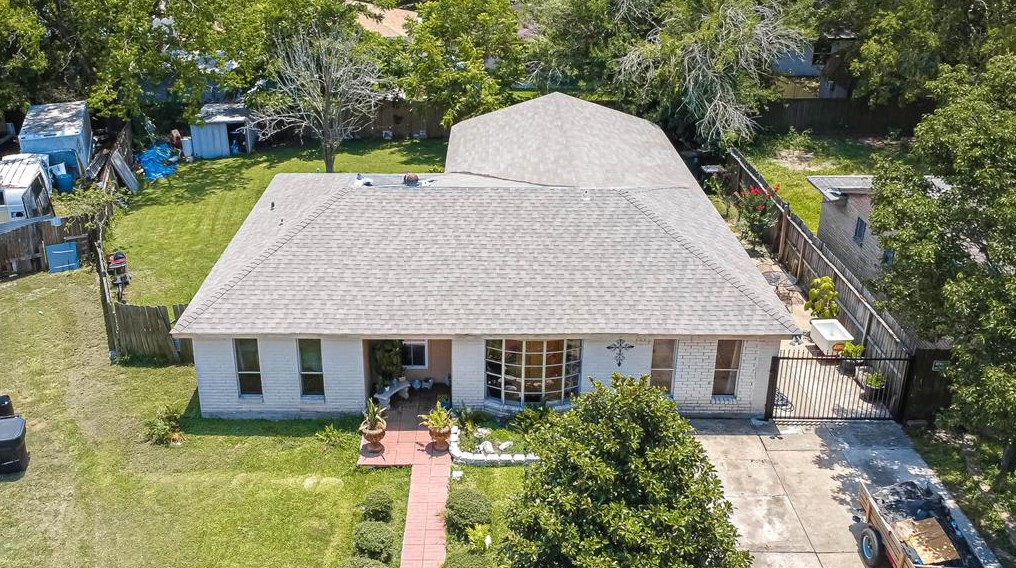 296 Dyna Dr, Houston, TX 77060-4804