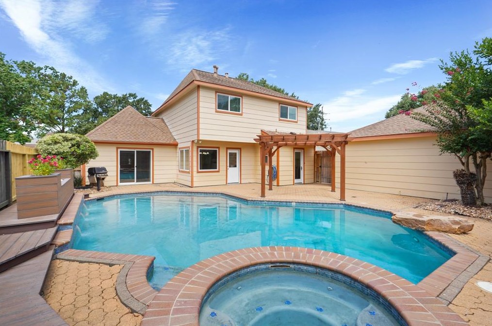 907 Dominion Dr, Katy TX  77450-2909 exterior