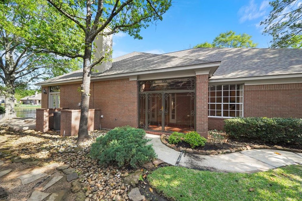 39 Wild Meadow Ct, Spring TX  77380-4302 exterior