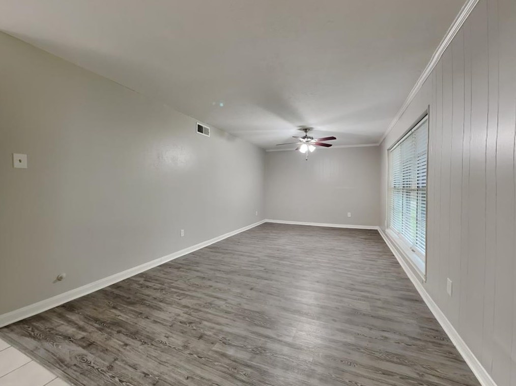 2203 Redwood St, Kemah, TX 77565
