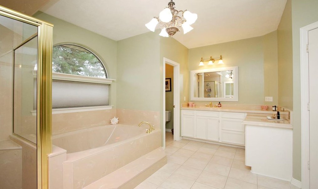 22502 Holly Crk Trl, Tomball TX 77377-3659 exterior