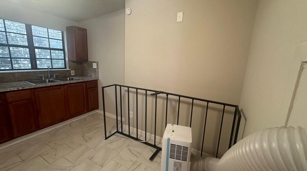 425 Hawthorne St #12, Houston, TX 77006