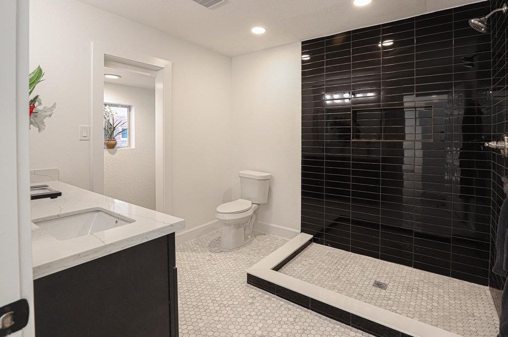 16211 Creeksouth, Houston TX  77068-2105 exterior