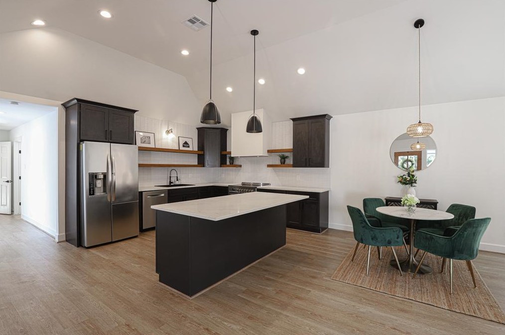 16211 Creeksouth, Houston TX  77068-2105 exterior