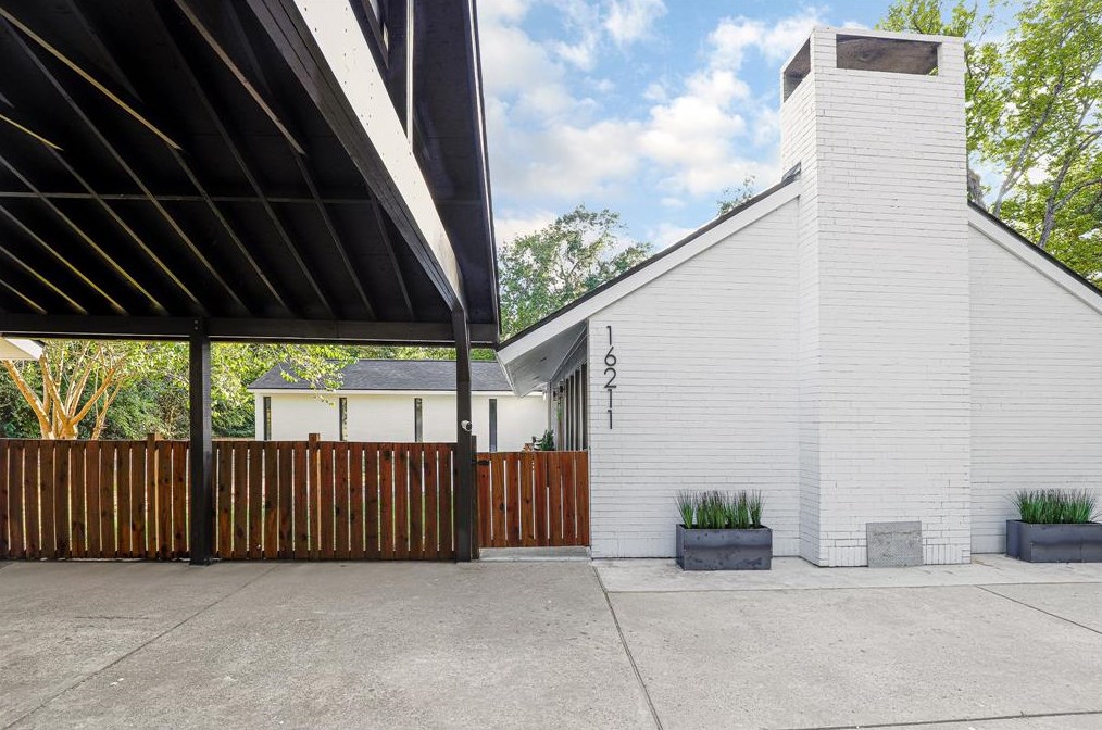 16211 Creeksouth Rd, Houston, TX 77068-2601