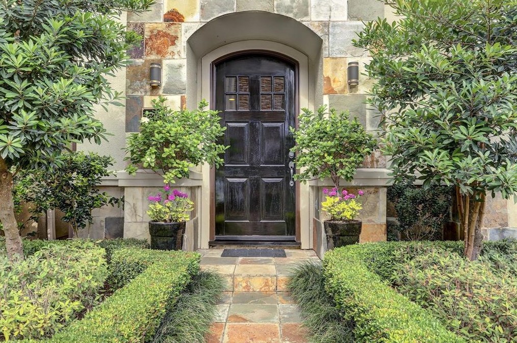 1200 Augusta Dr, Houston TX  77057-2212 exterior