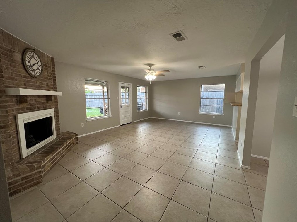 6223 Silver Leaf Dr, League City, TX 77573
