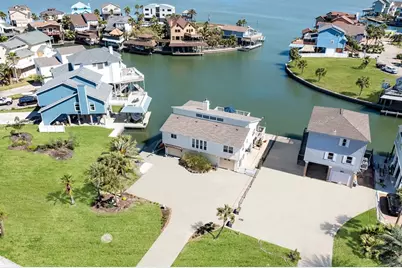 1818 Tiki Drive, Tiki Island, TX 77554 - Photo 4